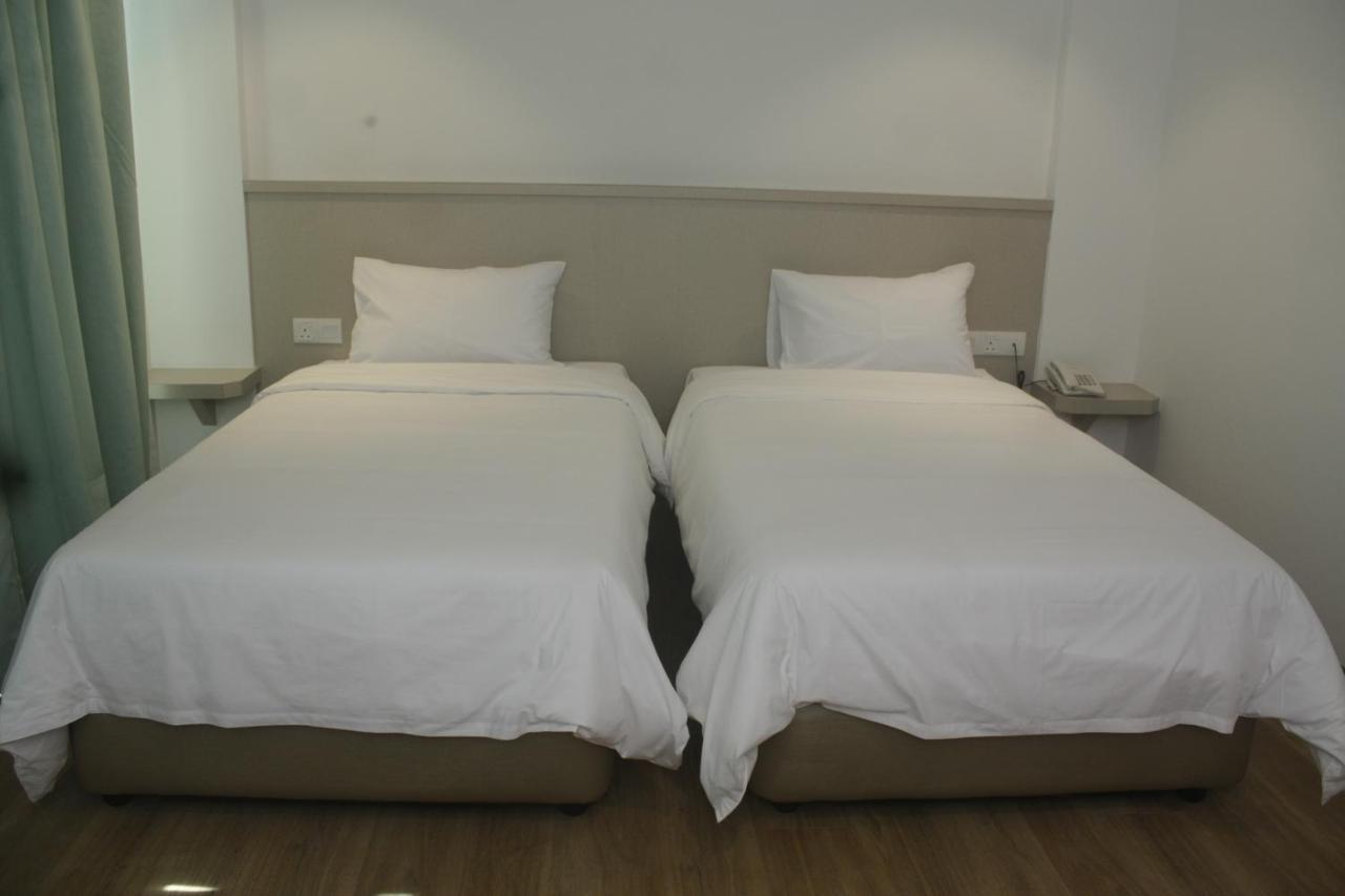 Citi Hotel Мири Екстериор снимка
